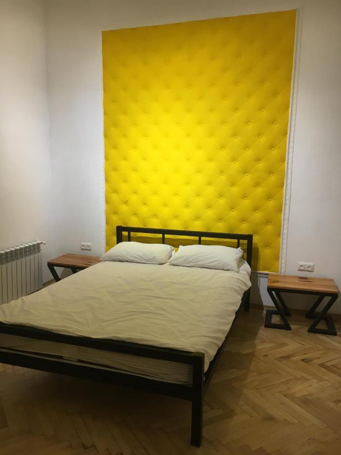 Hostel 21/9 Baker Street Lwów Zewnętrze zdjęcie
