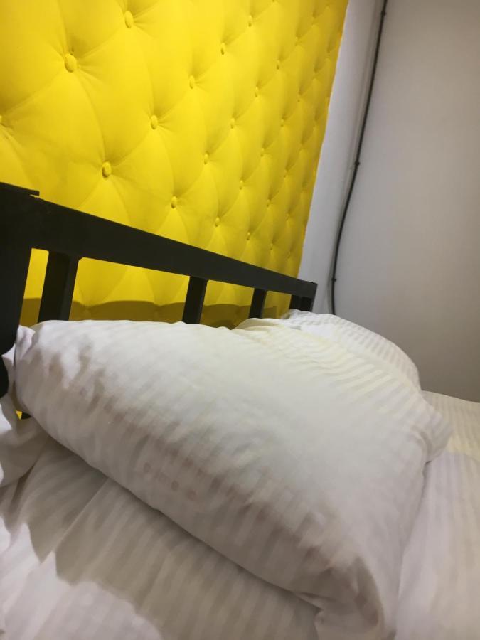 Hostel 21/9 Baker Street Lwów Zewnętrze zdjęcie