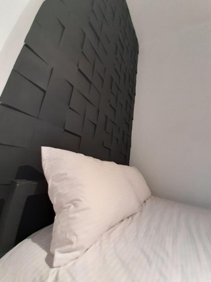 Hostel 21/9 Baker Street Lwów Zewnętrze zdjęcie